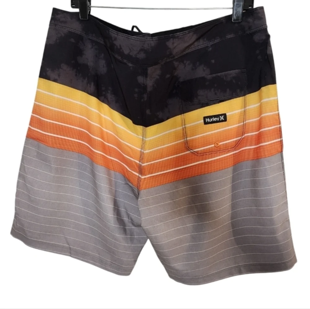 Hurley Striped swim trunks Nwt Size 34‎
